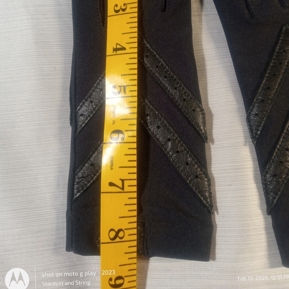 Isotoner Vintage Unlined Driving Gloves Black Stretch Boho Retro NIB - Picture 9 of 9